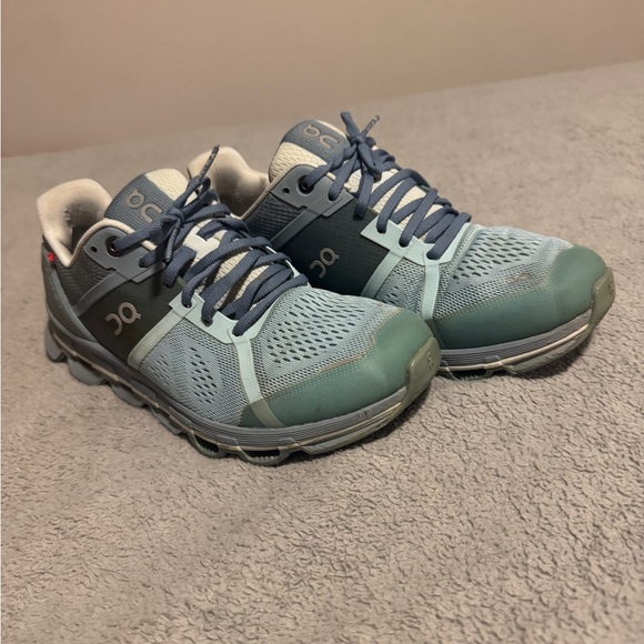 On cloud On Running Women's Athletic Shoes - shades of blue - gently loved - Picture 1 of 4